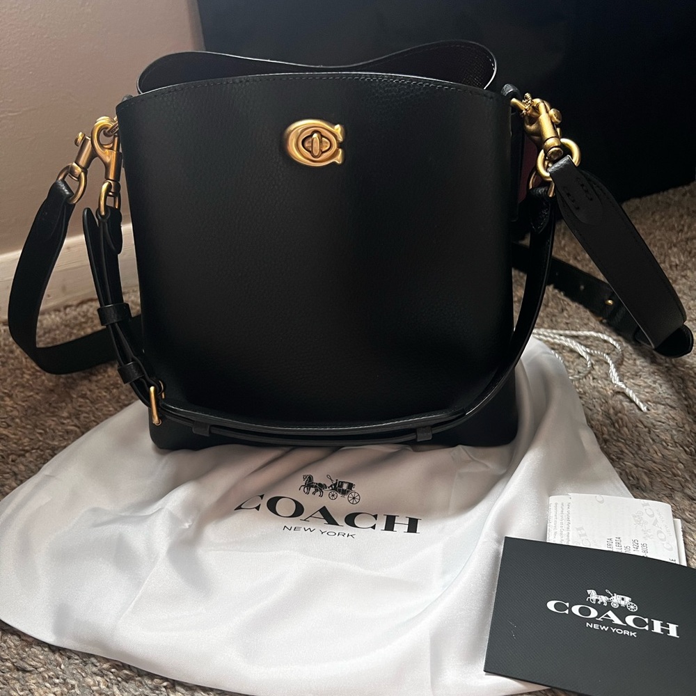 COACH WILLOW BUCKET BAG BLACK